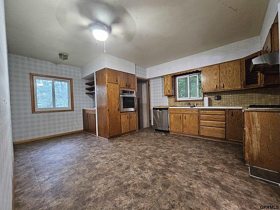 4th image of 712 W Maple St