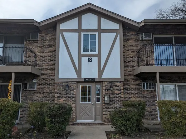 9S220 S Frontage Rd APT 211, Willowbrook, IL 60527