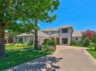 7 Applegreen Ln, The Hills, TX 78738
