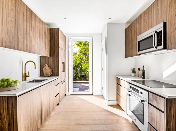 624 New York Avenue image 5 of 13