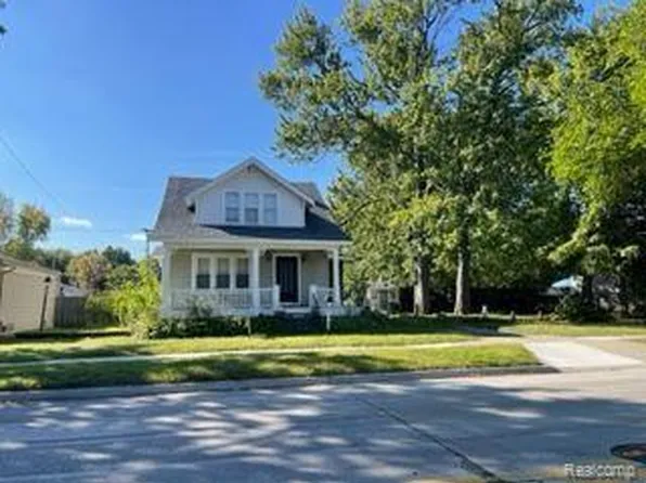 22434 E Thirteen Mile Rd, Saint Clair Shores, MI 48082