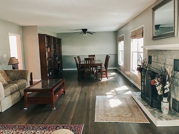 Living Room/Dining Room