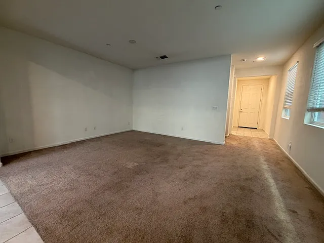 4 bed, 1996 sqft, $2,680 — Photo 4