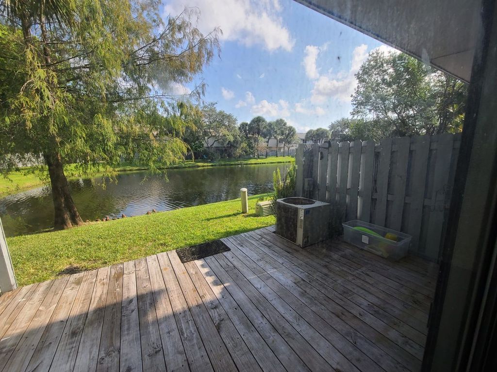 173 SW 3rd St, photo 8