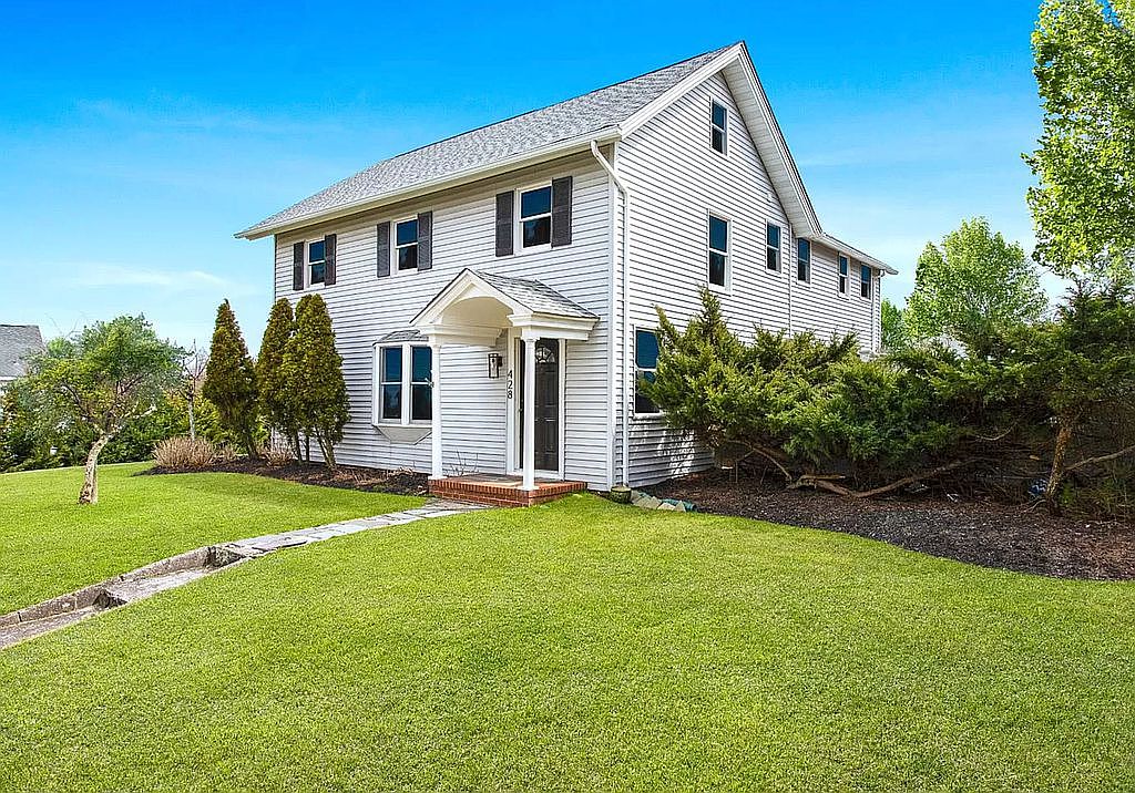 428 Montauk Hwy, East Moriches, NY 11940 | Zillow