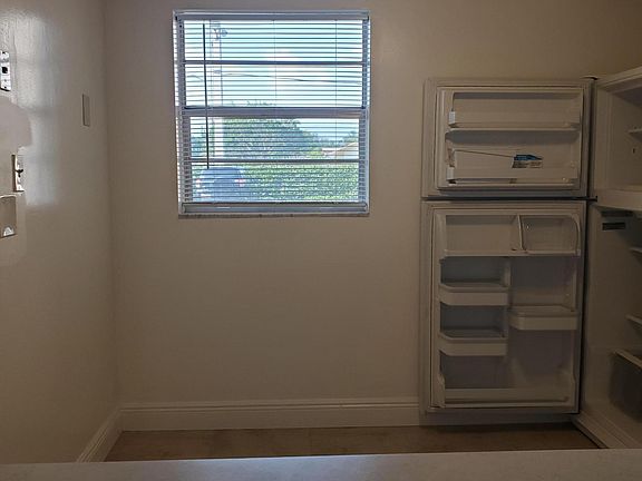 5th image of 230 NE 26th Ave APT 102