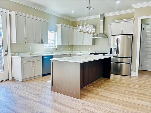 4th image of 421 Firethorn Dr