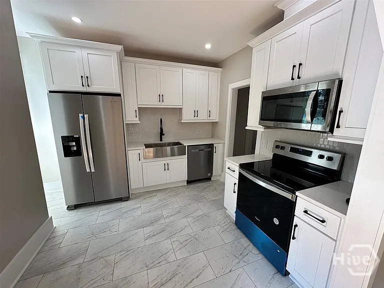 221 W Duffy St #A1 — Photo 4