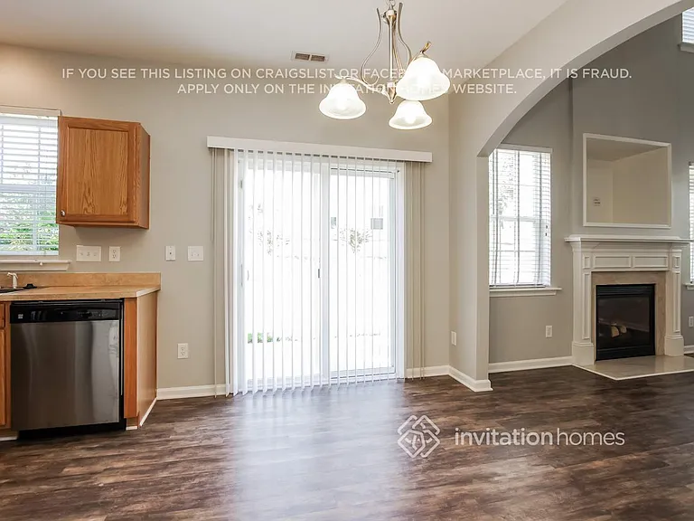 4903 Abercromby St — Photo 6