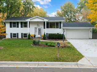 7148 Victoria Rd, Woodbury, MN 55125