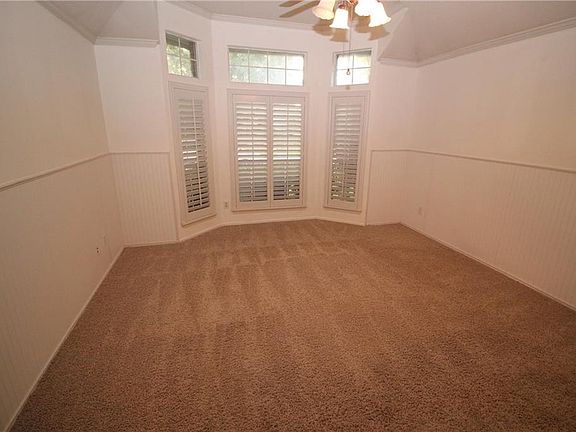 2nd image of 6828 Thorncliff Trl