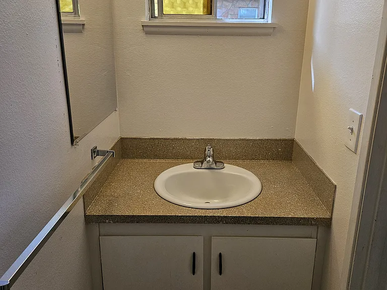 1/2 bath