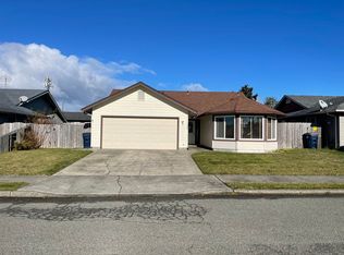570 Velopa Ct, Brookings, OR 97415