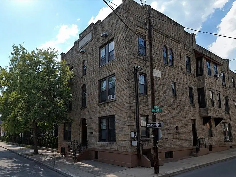439 W Walnut St #1