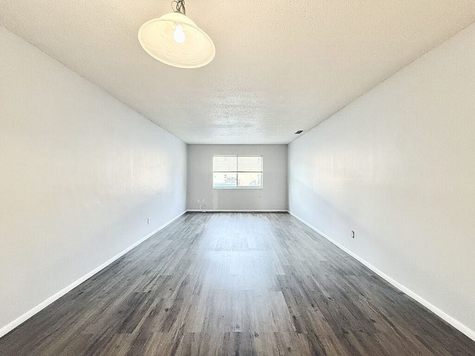 1st image of 4729 39th Ave N