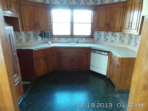3rd image of 355 Amherst Dr