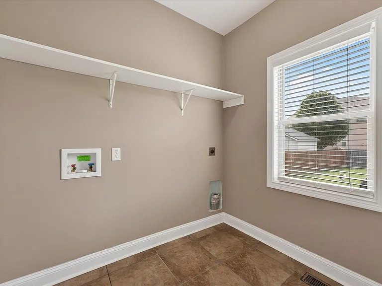 3710 Windhaven Ct — Photo 34