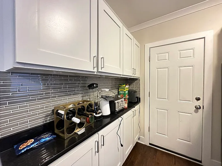4218 N Clark St #3 — Photo 5
