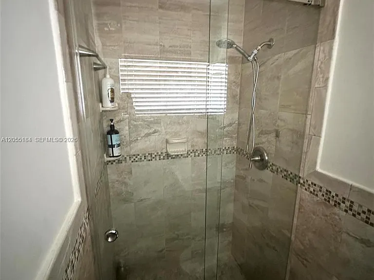 2532 NE 21st St — Photo 17