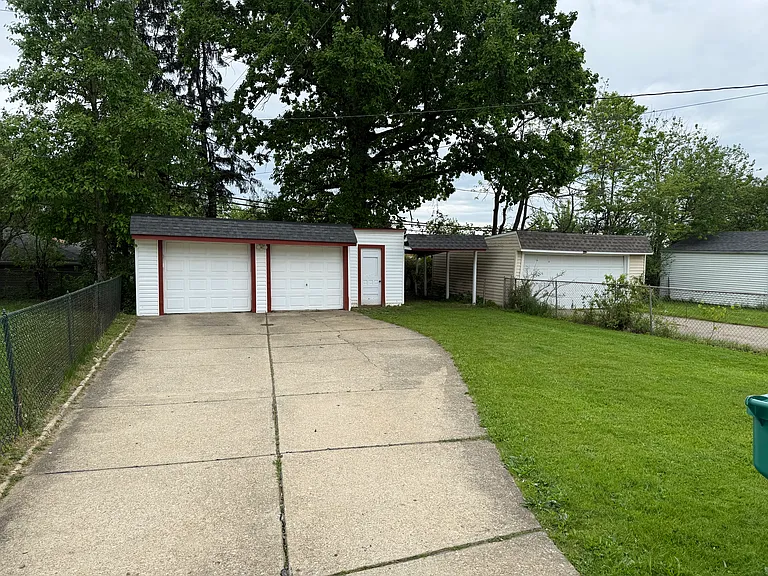 14805 Reddington Ave — Photo 2