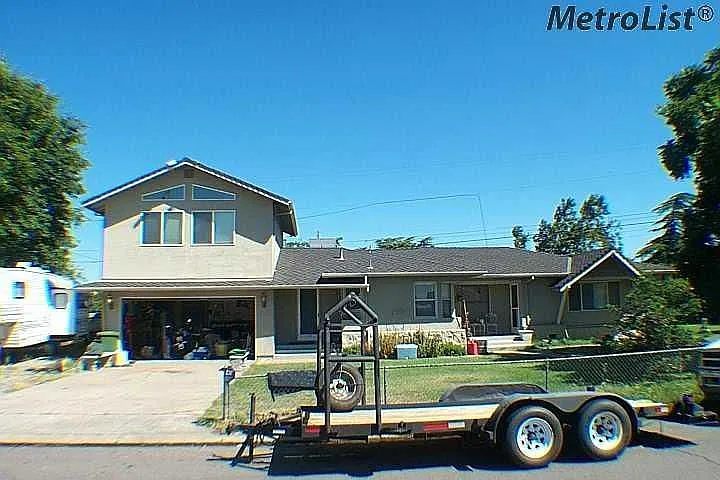 569 E Springer Ln photo 1
