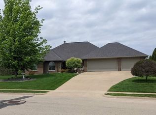 2749 Tiffany Ct, Dubuque, IA 52001
