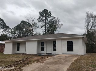 2013 Prince George Dr, Gautier, MS 39553