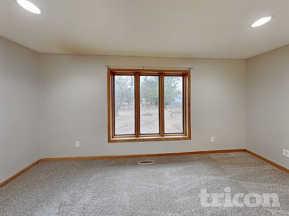 2nd image of 729 38th Ave