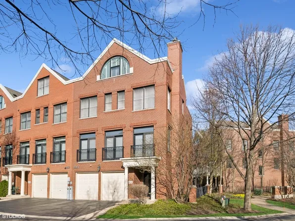 1812 Admiral Ct, Glenview, IL 60026