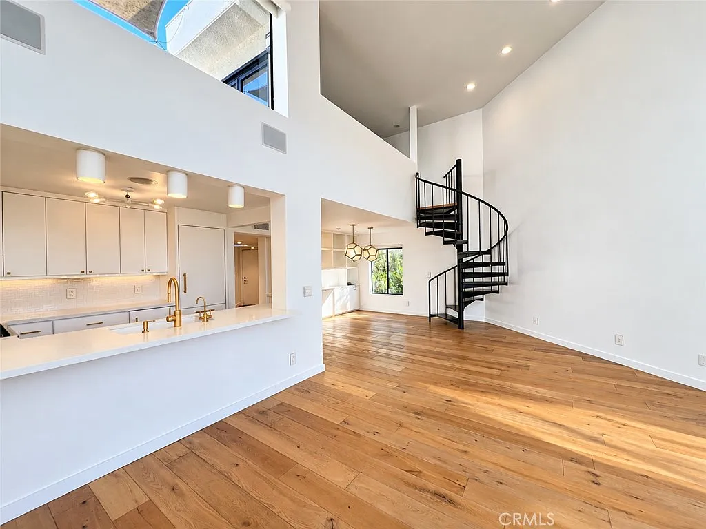 2 bed, 1597 sqft, $6,495 — Photo 3