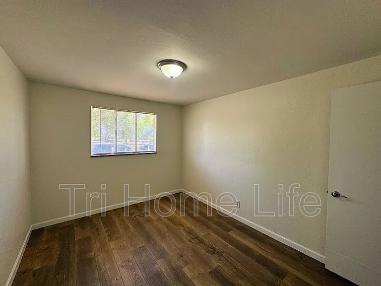 9285 E 14th Ave — Photo 7