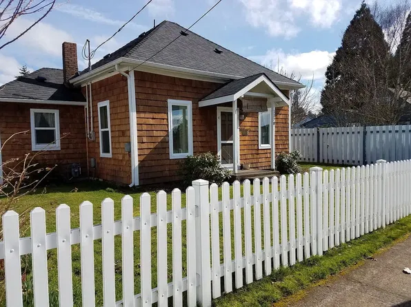 1178 N 3rd Ave, Stayton, OR 97383