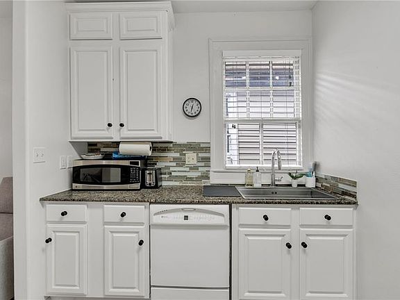 3rd image of 3605-07 Calhoun St