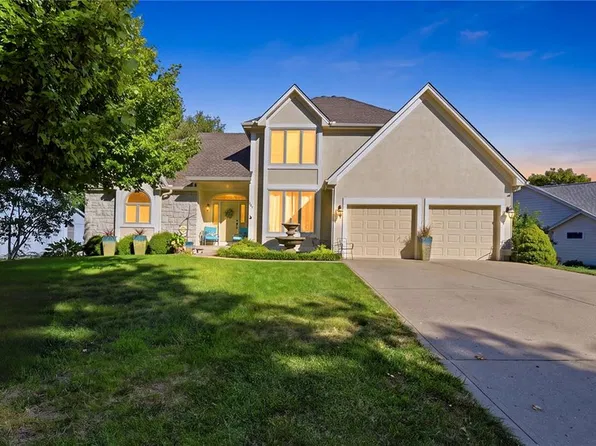 607 NW Brookhaven Dr, Lees Summit, MO 64081