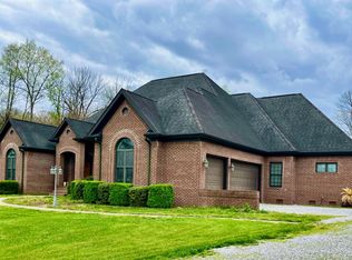1670 Dain Dr, Carmi, IL