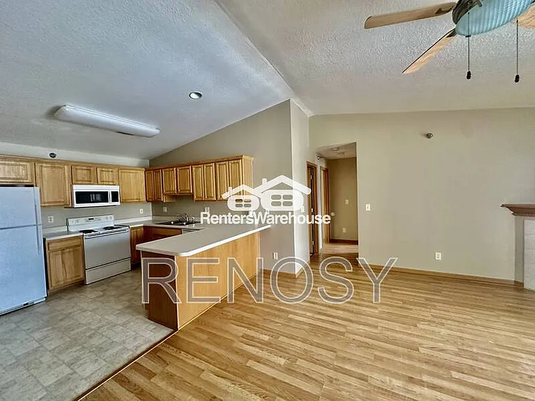 5924 Sutton Pl #10 — Photo 4