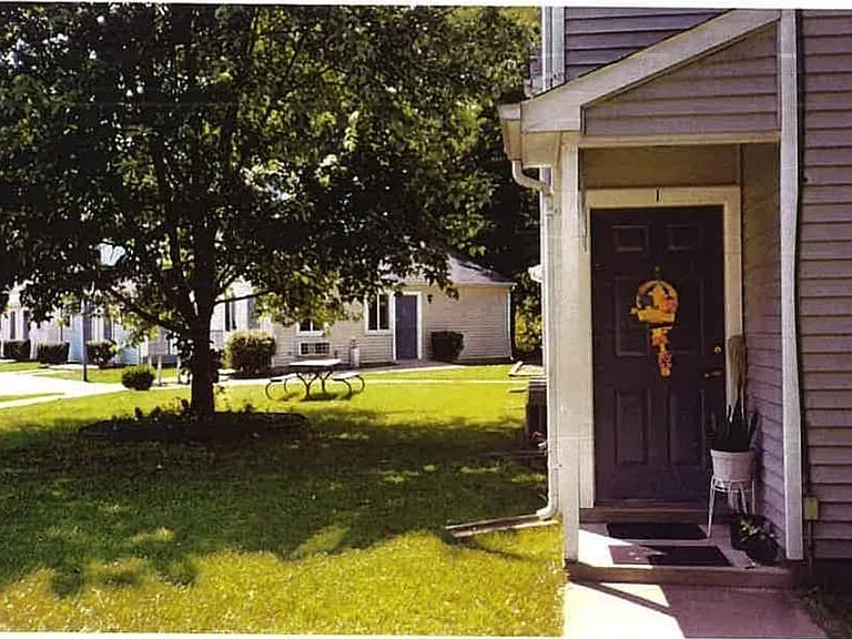 Colonial Beach Village — Photo 13
