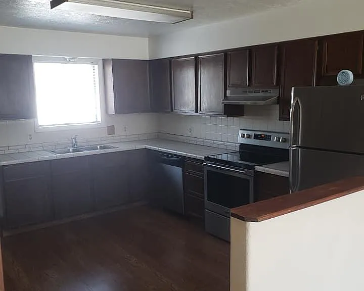 400 Monroe Ave — Photo 2