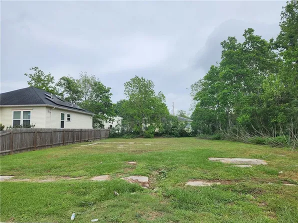 5323 Wilton Dr, New Orleans, LA 70122