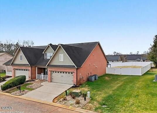 1st image of 118 Van Gilder Way