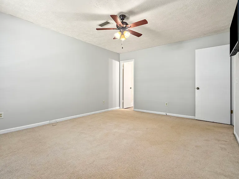1309 Sanders St — Photo 10