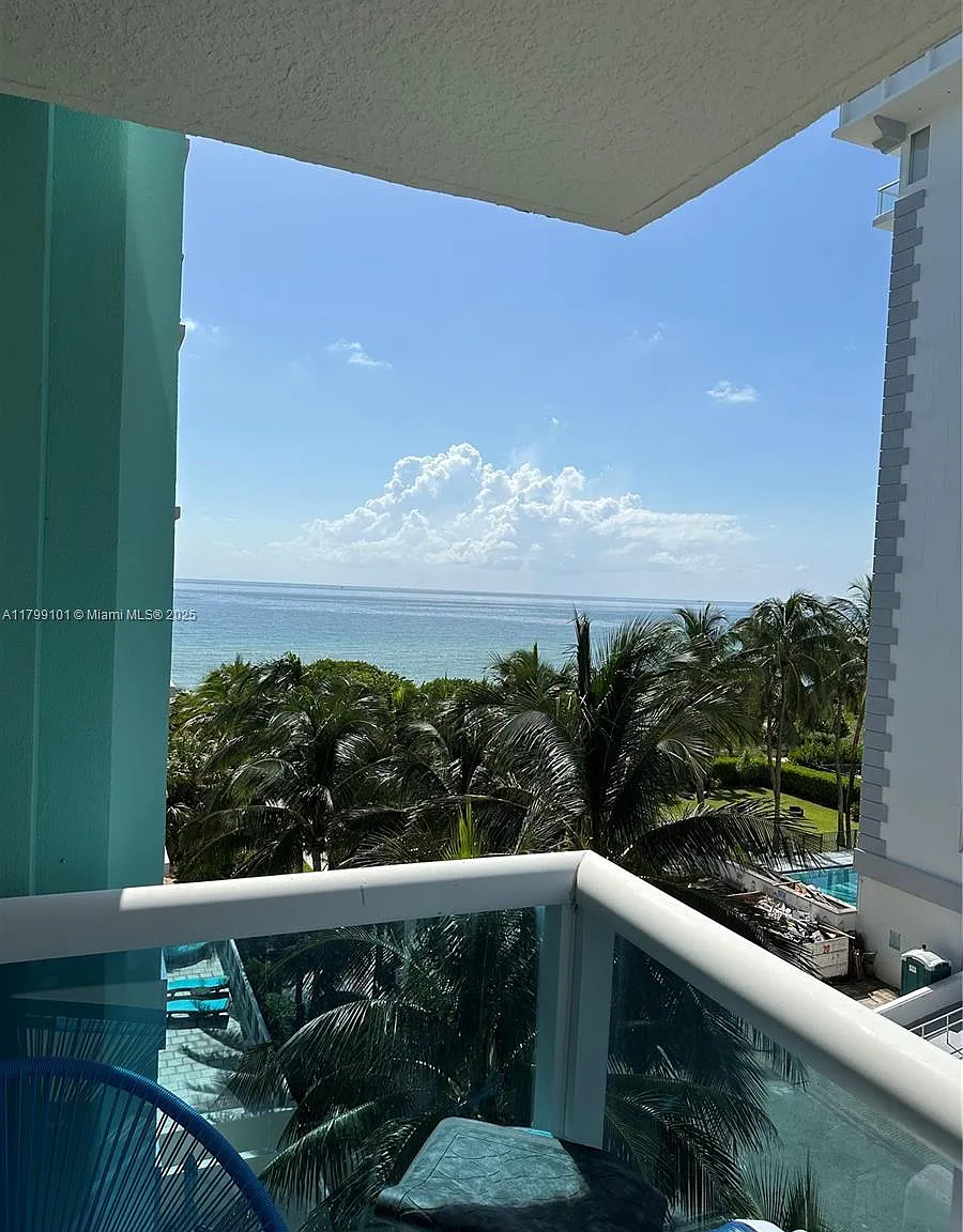 2 bed, 2.0 bath, 930 sqft, $3,825 — Photo 1