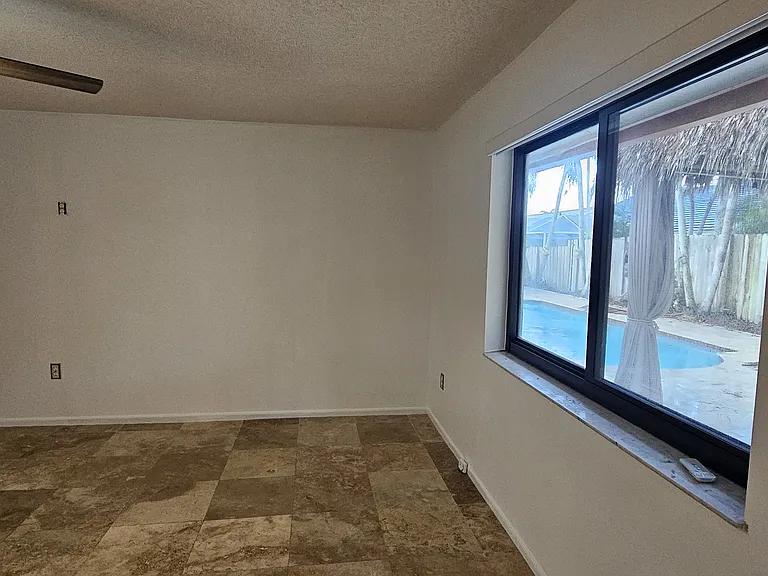 Master with pool view