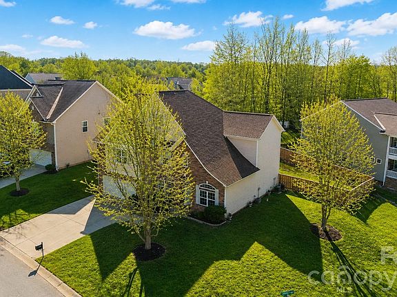 2nd image of 831 Irish Green Dr