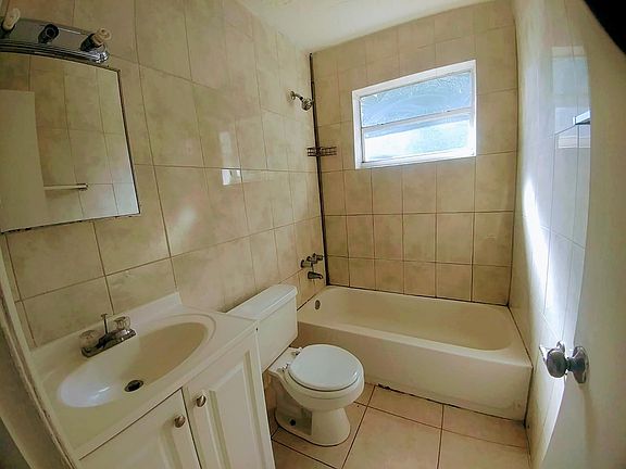 4th image of 2835 NW 22nd Ave APT 3