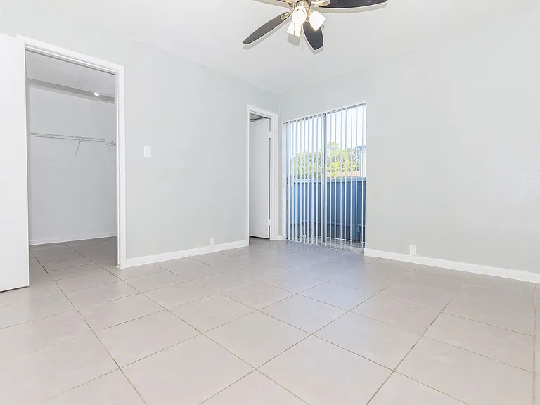 Colonial Woods Apts — Photo 5