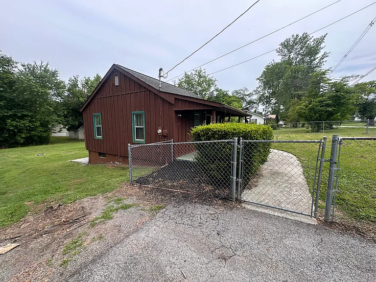 505 Glendale Ave — Photo 4