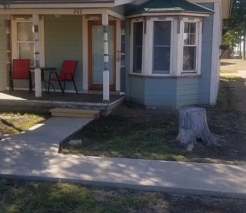 2nd image of 202 Nebraska St