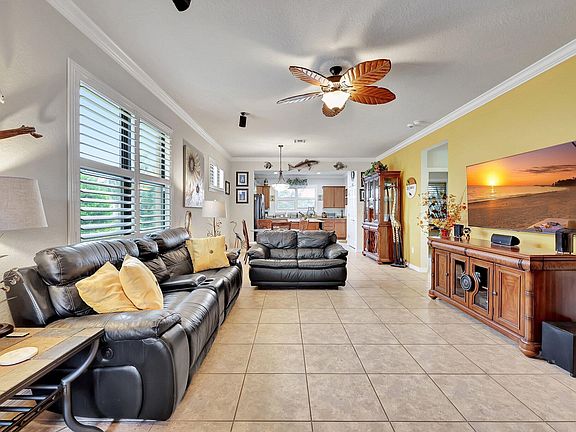 5th image of 213 SE Longview Drive