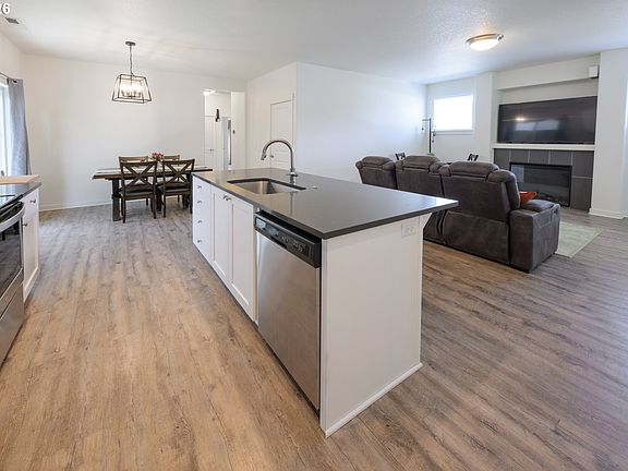5th image of 1423 NW Campanella Way